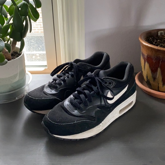 Nike Shoes - Nike Air Max